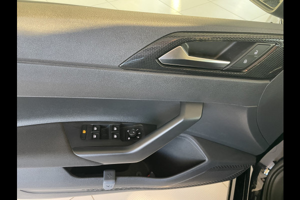 Volkswagen Polo 1.0 TSI Life Edition Achteruitrijcamera - Airco - Parkeersensoren voor en achter - Navigatiesysteem - Cruise control - Bluetooth - Stuur multifunctioneel - Start/stop systeem - Licht metalen velgen 15 inch - Radi