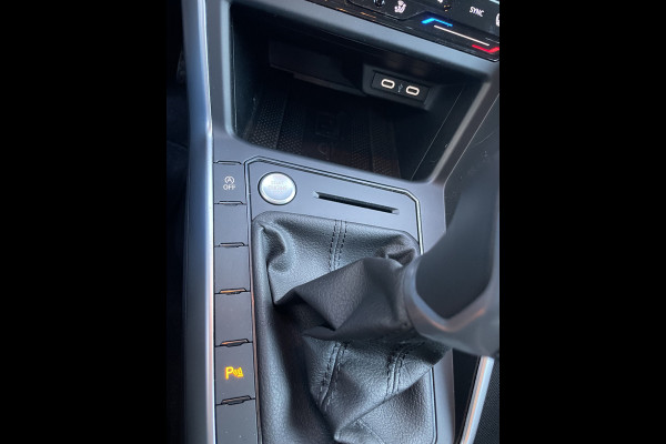 Volkswagen Polo 1.0 TSI Life Edition Achteruitrijcamera - Airco - Parkeersensoren voor en achter - Navigatiesysteem - Cruise control - Bluetooth - Stuur multifunctioneel - Start/stop systeem - Licht metalen velgen 15 inch - Radi
