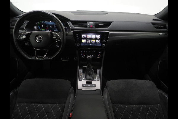 Škoda Superb Combi 1.4 TSI iV Sportline 218PK | Sportstoelen | Trekhaak | Camera | Memory | Sfeer | Keyless | Adaptive Cruise