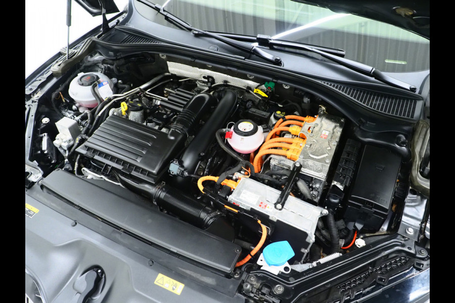 Škoda Superb Combi 1.4 TSI iV Sportline 218PK | Sportstoelen | Trekhaak | Camera | Memory | Sfeer | Keyless | Adaptive Cruise