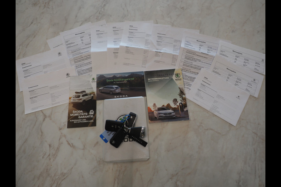 Škoda Superb Combi 1.4 TSI iV Sportline 218PK | Sportstoelen | Trekhaak | Camera | Memory | Sfeer | Keyless | Adaptive Cruise