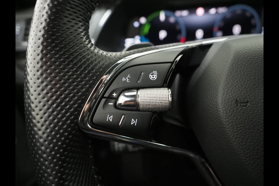 Škoda Superb Combi 1.4 TSI iV Sportline 218PK | Sportstoelen | Trekhaak | Camera | Memory | Sfeer | Keyless | Adaptive Cruise