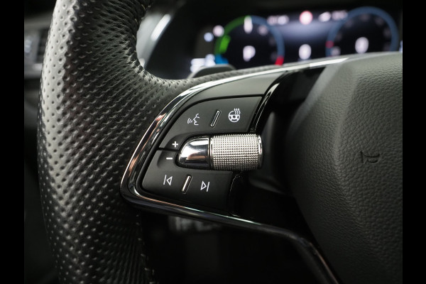 Škoda Superb Combi 1.4 TSI iV Sportline 218PK | Sportstoelen | Trekhaak | Camera | Memory | Sfeer | Keyless | Adaptive Cruise