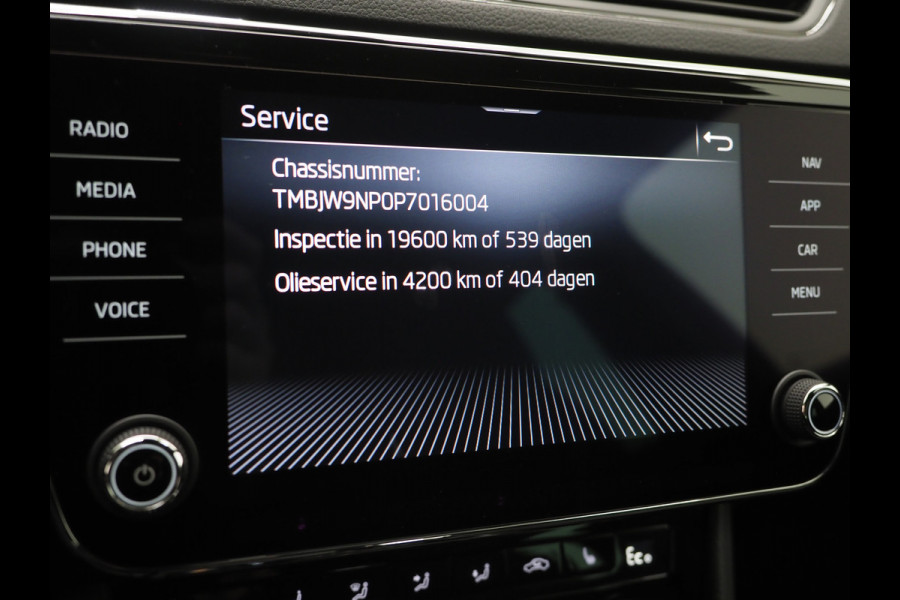 Škoda Superb Combi 1.4 TSI iV Sportline 218PK | Sportstoelen | Trekhaak | Camera | Memory | Sfeer | Keyless | Adaptive Cruise