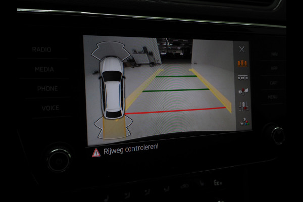 Škoda Superb Combi 1.4 TSI iV Sportline 218PK | Sportstoelen | Trekhaak | Camera | Memory | Sfeer | Keyless | Adaptive Cruise