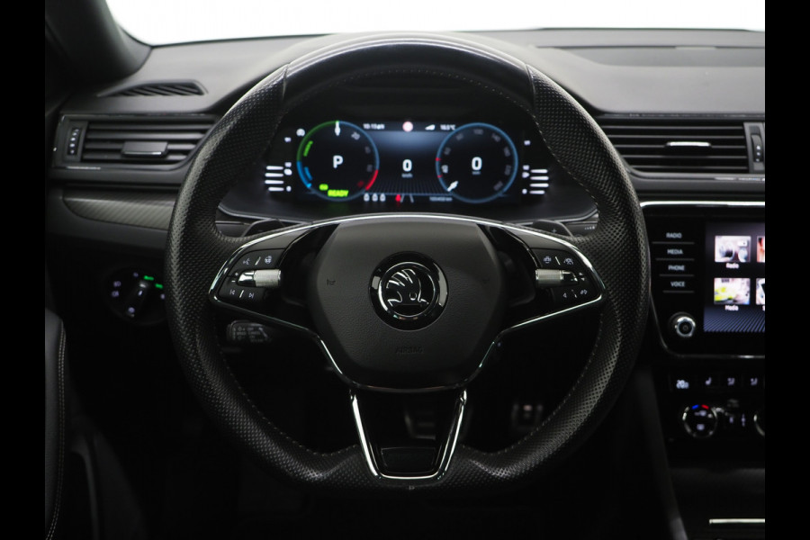Škoda Superb Combi 1.4 TSI iV Sportline 218PK | Sportstoelen | Trekhaak | Camera | Memory | Sfeer | Keyless | Adaptive Cruise