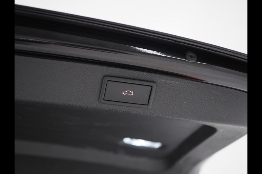 Škoda Superb Combi 1.4 TSI iV Sportline 218PK | Sportstoelen | Trekhaak | Camera | Memory | Sfeer | Keyless | Adaptive Cruise