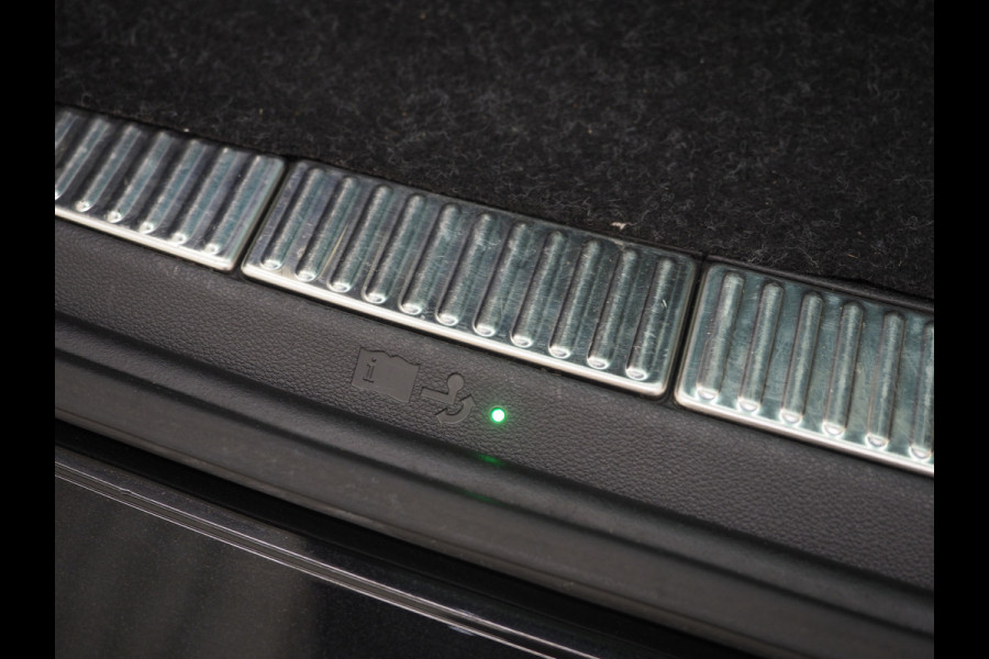 Škoda Superb Combi 1.4 TSI iV Sportline 218PK | Sportstoelen | Trekhaak | Camera | Memory | Sfeer | Keyless | Adaptive Cruise