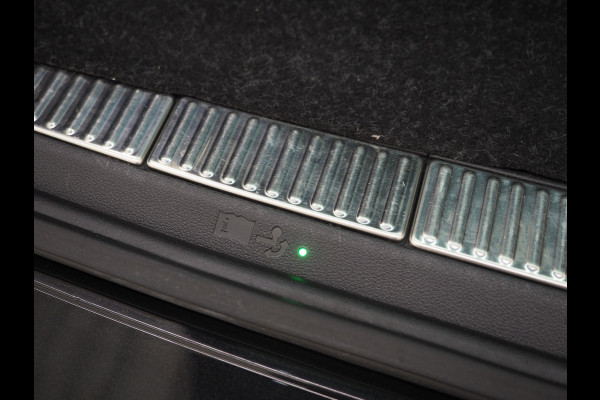 Škoda Superb Combi 1.4 TSI iV Sportline 218PK | Sportstoelen | Trekhaak | Camera | Memory | Sfeer | Keyless | Adaptive Cruise