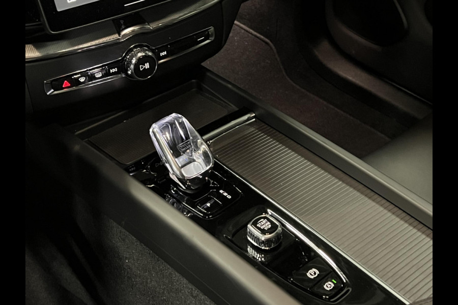 Volvo XC60 2.0 T8 Plug-in hybrid AWD Ultra Black Edition Luchtvering | Open dak | Adapt. cruise control | Harman Kardon | 360° Camera | Head-up | Pilot assist