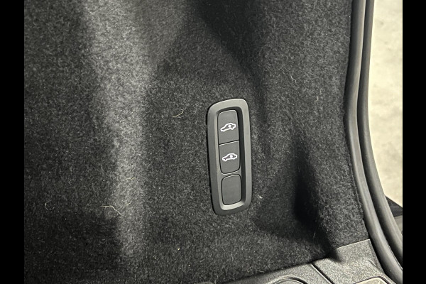 Volvo XC60 2.0 T8 Plug-in hybrid AWD Ultra Black Edition Luchtvering | Open dak | Adapt. cruise control | Harman Kardon | 360° Camera | Head-up | Pilot assist