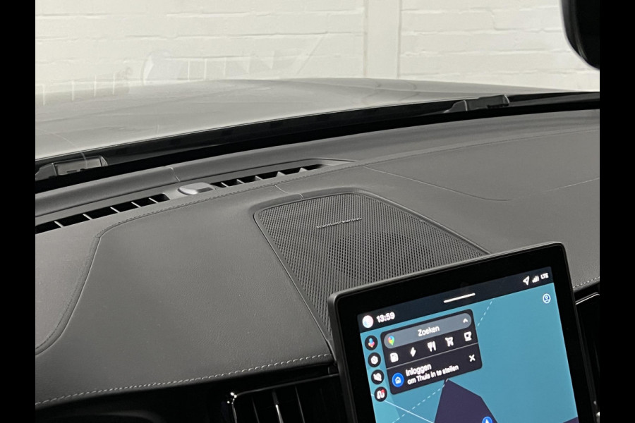 Volvo XC60 2.0 T8 Plug-in hybrid AWD Ultra Black Edition Luchtvering | Open dak | Adapt. cruise control | Harman Kardon | 360° Camera | Head-up | Pilot assist