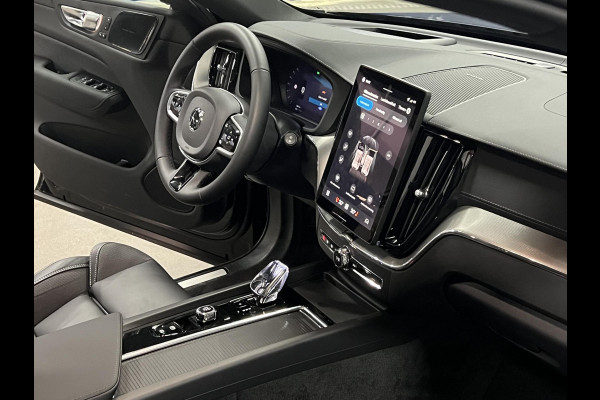 Volvo XC60 2.0 T8 Plug-in hybrid AWD Ultra Black Edition Luchtvering | Open dak | Adapt. cruise control | Harman Kardon | 360° Camera | Head-up | Pilot assist