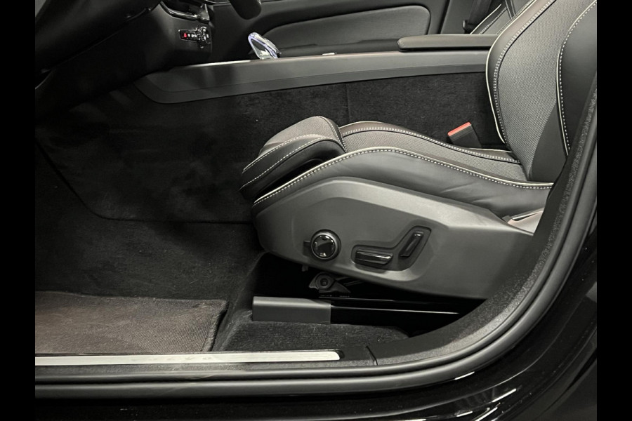 Volvo XC60 2.0 T8 Plug-in hybrid AWD Ultra Black Edition Luchtvering | Open dak | Adapt. cruise control | Harman Kardon | 360° Camera | Head-up | Pilot assist