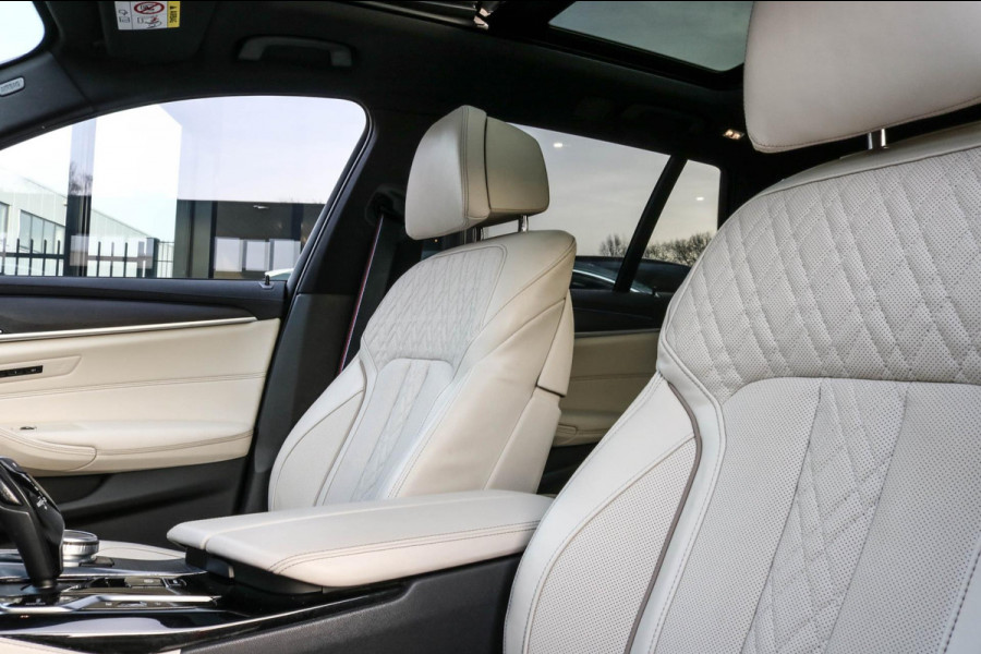 BMW 5 Serie Touring 530e xDrive M-Sport | Trekhaak | Pano | Soft close | Laser | Massage | Ambient Air | Head Up | Achterassturing