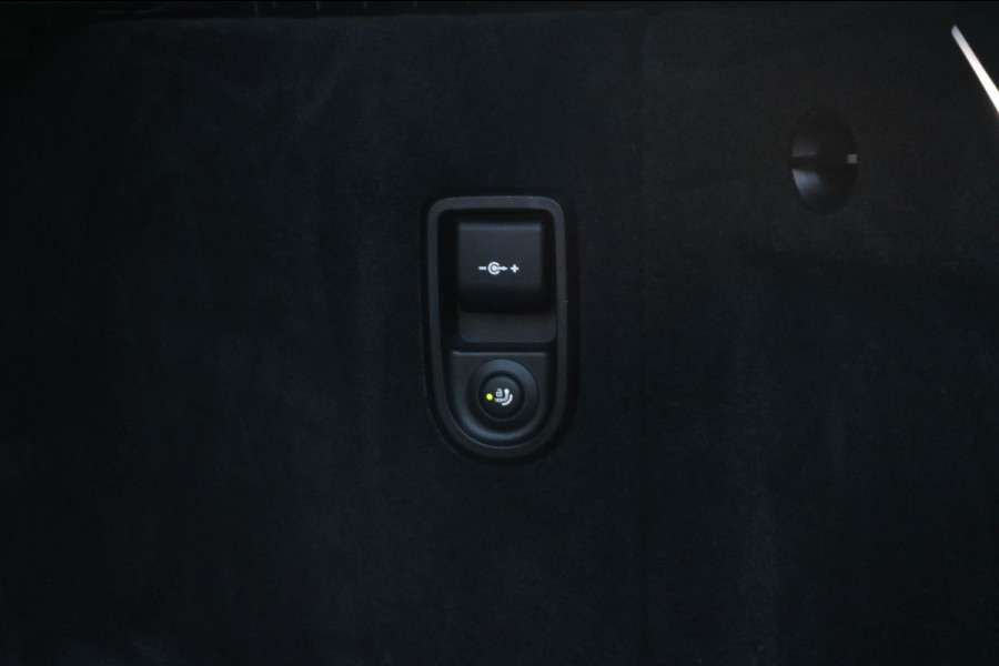 BMW 5 Serie Touring 530e xDrive M-Sport | Trekhaak | Pano | Soft close | Laser | Massage | Ambient Air | Head Up | Achterassturing