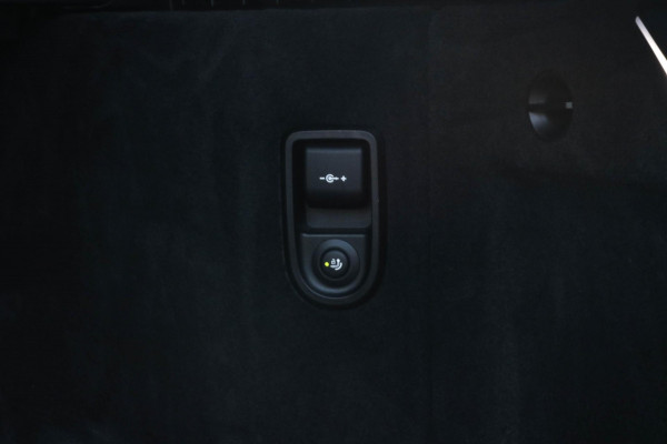 BMW 5 Serie Touring 530e xDrive M-Sport | Trekhaak | Pano | Soft close | Laser | Massage | Ambient Air | Head Up | Achterassturing