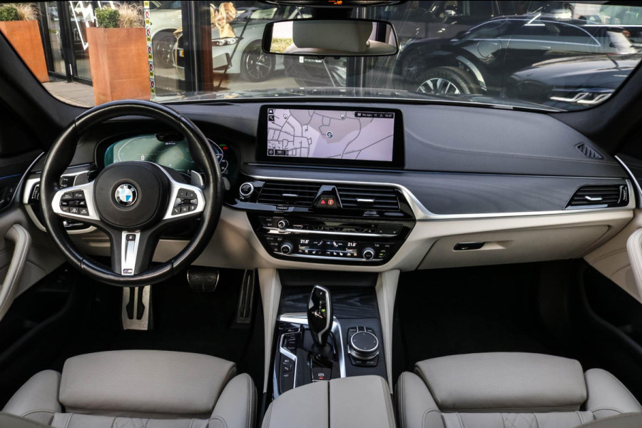 BMW 5 Serie Touring 530e xDrive M-Sport | Trekhaak | Pano | Soft close | Laser | Massage | Ambient Air | Head Up | Achterassturing