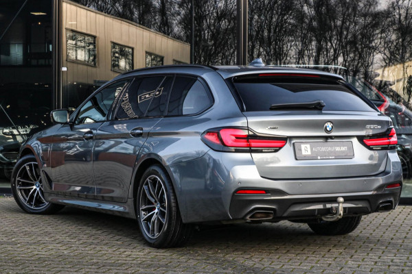 BMW 5 Serie Touring 530e xDrive M-Sport | Trekhaak | Pano | Soft close | Laser | Massage | Ambient Air | Head Up | Achterassturing