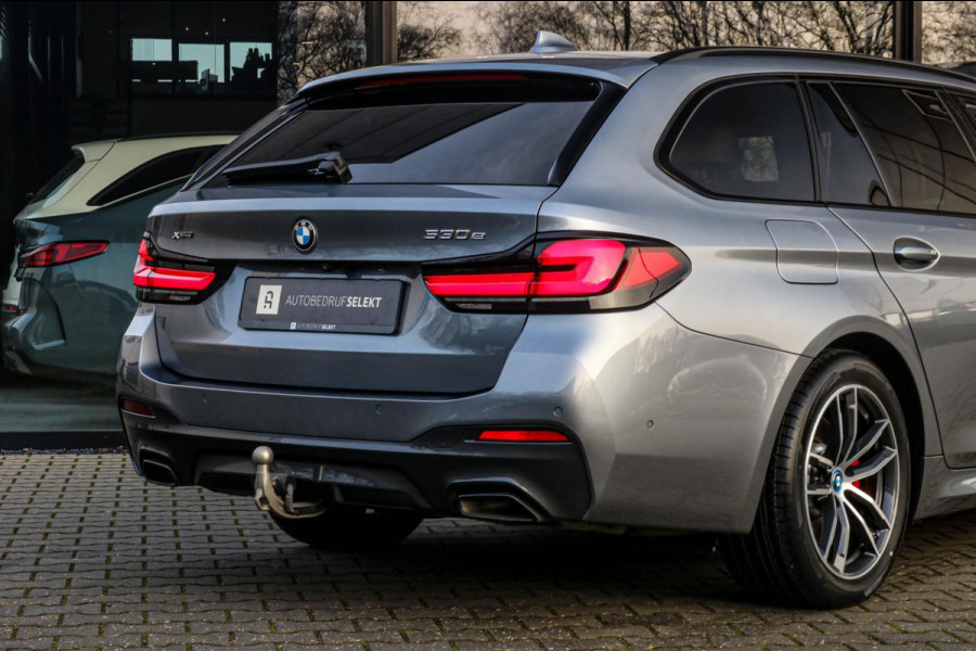 BMW 5 Serie Touring 530e xDrive M-Sport | Trekhaak | Pano | Soft close | Laser | Massage | Ambient Air | Head Up | Achterassturing