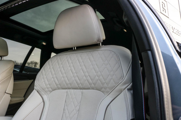 BMW 5 Serie Touring 530e xDrive M-Sport | Trekhaak | Pano | Soft close | Laser | Massage | Ambient Air | Head Up | Achterassturing