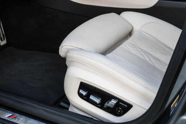 BMW 5 Serie Touring 530e xDrive M-Sport | Trekhaak | Pano | Soft close | Laser | Massage | Ambient Air | Head Up | Achterassturing