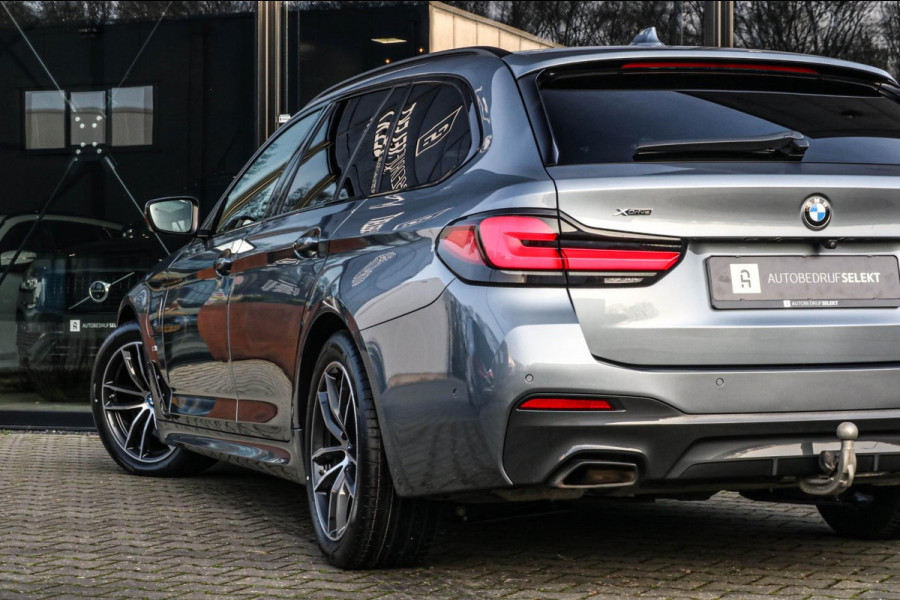 BMW 5 Serie Touring 530e xDrive M-Sport | Trekhaak | Pano | Soft close | Laser | Massage | Ambient Air | Head Up | Achterassturing