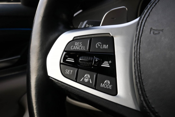 BMW 5 Serie Touring 530e xDrive M-Sport | Trekhaak | Pano | Soft close | Laser | Massage | Ambient Air | Head Up | Achterassturing