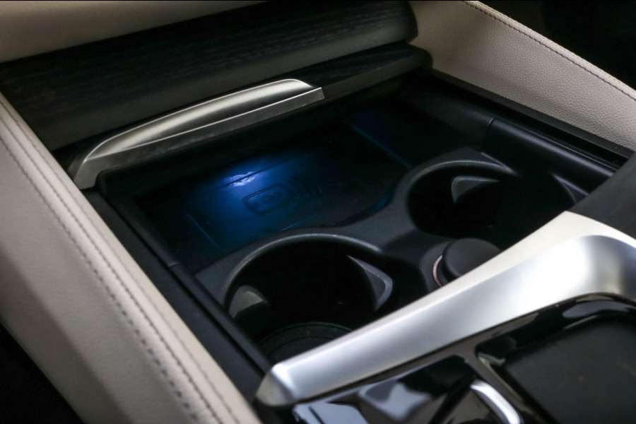 BMW 5 Serie Touring 530e xDrive M-Sport | Trekhaak | Pano | Soft close | Laser | Massage | Ambient Air | Head Up | Achterassturing