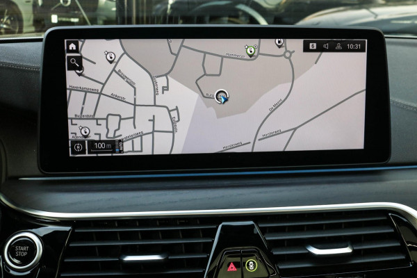 BMW 5 Serie Touring 530e xDrive M-Sport | Trekhaak | Pano | Soft close | Laser | Massage | Ambient Air | Head Up | Achterassturing