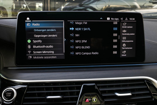 BMW 5 Serie Touring 530e xDrive M-Sport | Trekhaak | Pano | Soft close | Laser | Massage | Ambient Air | Head Up | Achterassturing