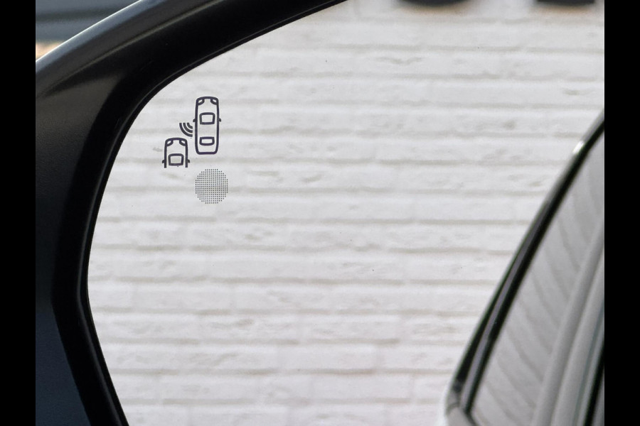 Opel Grandland X 1.6 Turbo Hybrid4 Ultimate AWD Climate Cruise Stoelverwarming/-ventilatie Navi Sensoren+camera Apple / Android