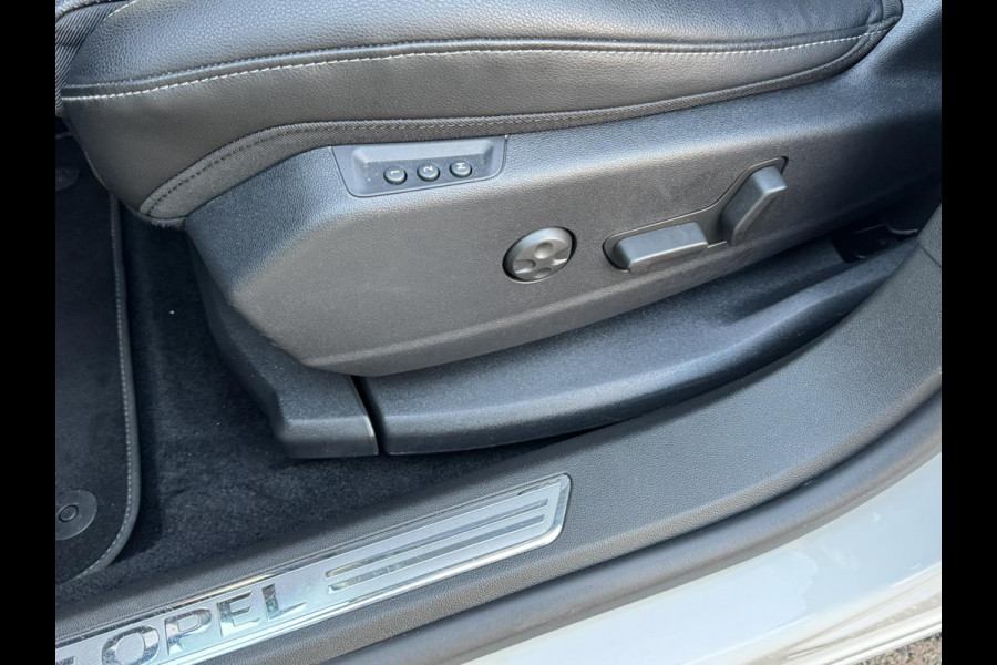 Opel Grandland X 1.6 Turbo Hybrid4 Ultimate AWD Climate Cruise Stoelverwarming/-ventilatie Navi Sensoren+camera Apple / Android