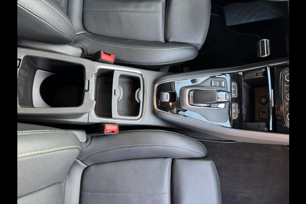 Opel Grandland X 1.6 Turbo Hybrid4 Ultimate AWD Climate Cruise Stoelverwarming/-ventilatie Navi Sensoren+camera Apple / Android
