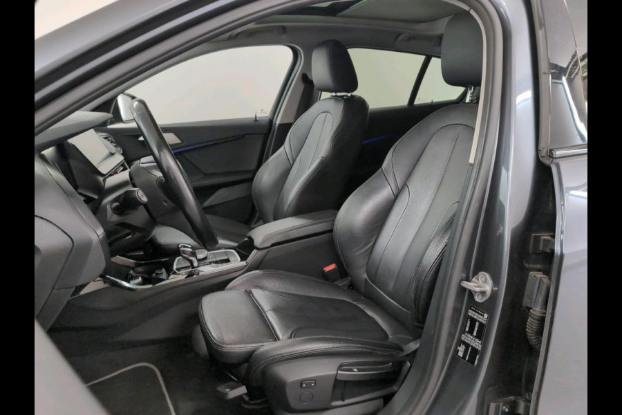 BMW 1-serie 118IA 140PK AUT. HIGH EXECUTIVE SPORT PANORAMADAK/CAMERA/LEDER