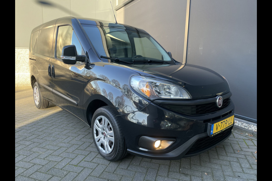 Fiat Doblò Cargo 1.6 MJ L1H1 SX Airco - Bluetooth - Parkeersensoren achter - Radio - Tussenschot volledig - Zijschuifdeur rechts - Stuur multifunctioneel - Mistlampen voor - Elektrische ramen voor