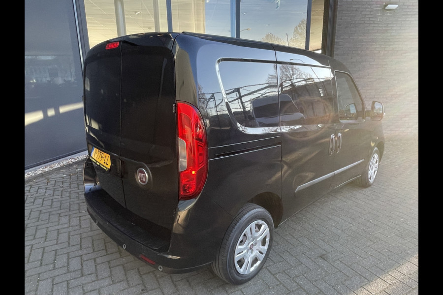 Fiat Doblò Cargo 1.6 MJ L1H1 SX Airco - Bluetooth - Parkeersensoren achter - Radio - Tussenschot volledig - Zijschuifdeur rechts - Stuur multifunctioneel - Mistlampen voor - Elektrische ramen voor