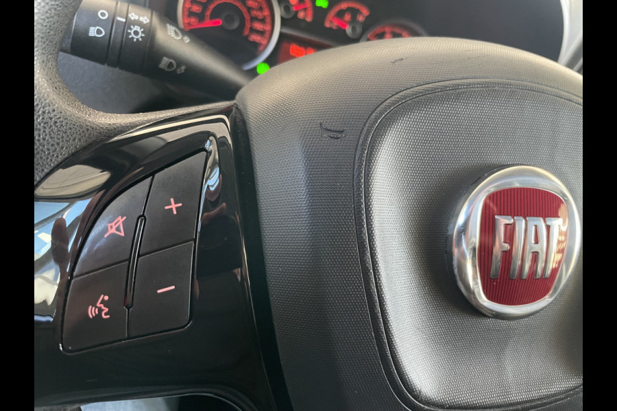 Fiat Doblò Cargo 1.6 MJ L1H1 SX Airco - Bluetooth - Parkeersensoren achter - Radio - Tussenschot volledig - Zijschuifdeur rechts - Stuur multifunctioneel - Mistlampen voor - Elektrische ramen voor