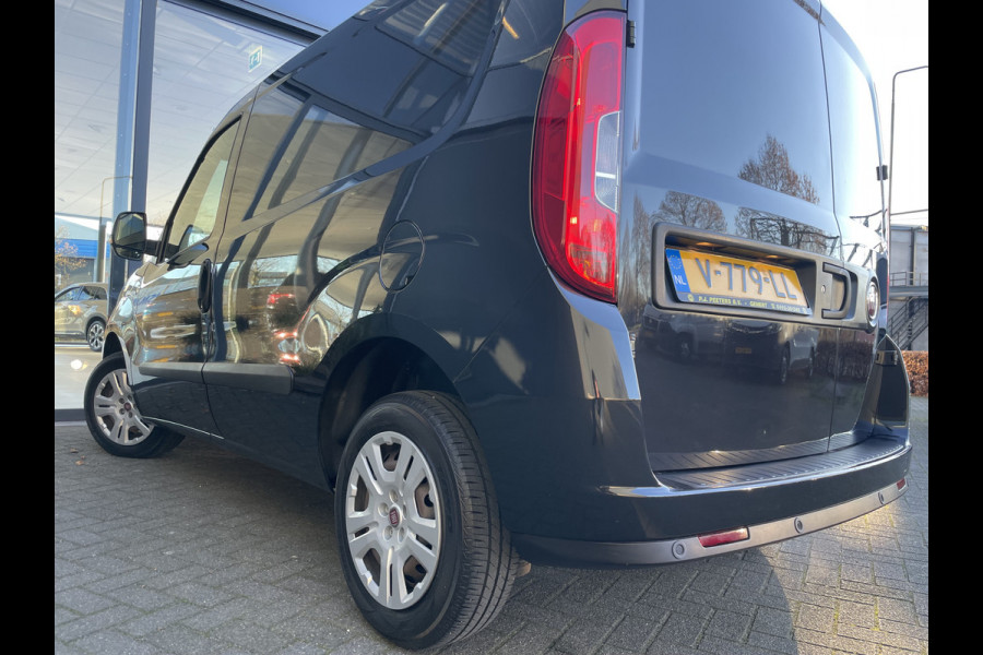 Fiat Doblò Cargo 1.6 MJ L1H1 SX Airco - Bluetooth - Parkeersensoren achter - Radio - Tussenschot volledig - Zijschuifdeur rechts - Stuur multifunctioneel - Mistlampen voor - Elektrische ramen voor