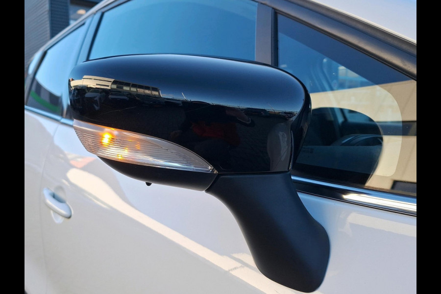 Renault Clio Estate 0.9 TCe Limited Incl. Cruise Control | Navigatie