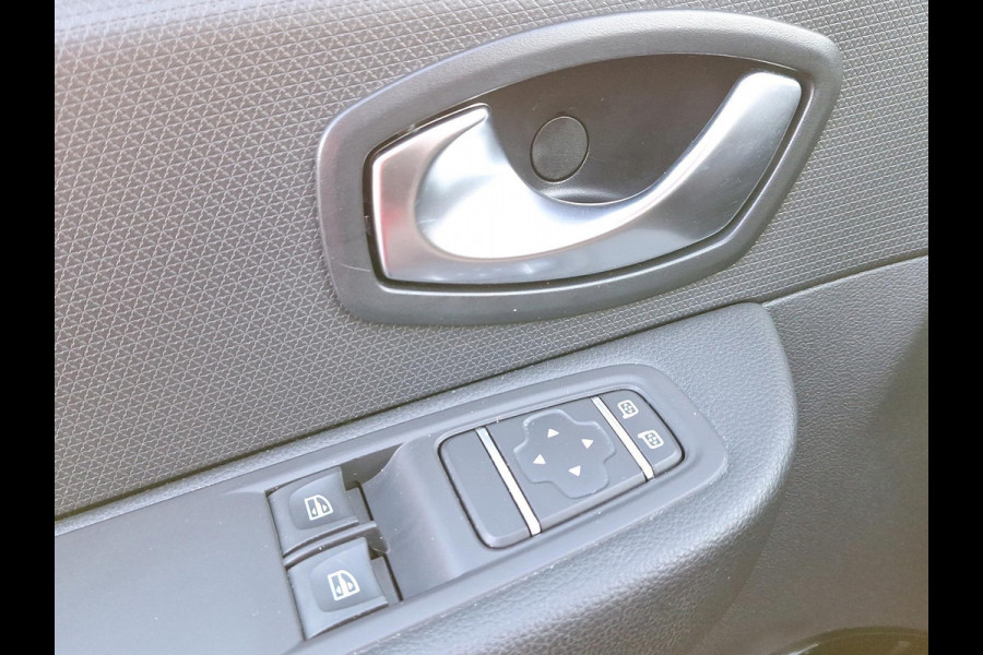 Renault Clio Estate 0.9 TCe Limited Incl. Cruise Control | Navigatie