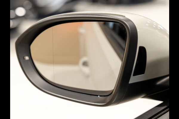 Volkswagen T-Roc 1.5 TSI R-Line Edition / 150pk / Stoel en stuur verwarming / Achteruitrij camera / Keyless /