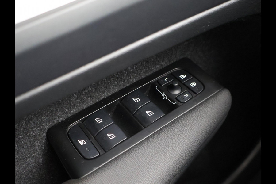 Volvo XC40 1.5 T4 RECHARGE 211 PK PHEV ORIG. NL BTW | CAMERA | APPLE CARPLAY | 18 INCH | DAB