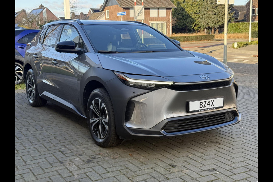 Toyota Bz4x 71,4 kWh 204pk Dynamic | 3-Fase, 360 Camera, Blind Spot monitor, Elektrische achterklep, Parkeersensoren, Stoelverwarming