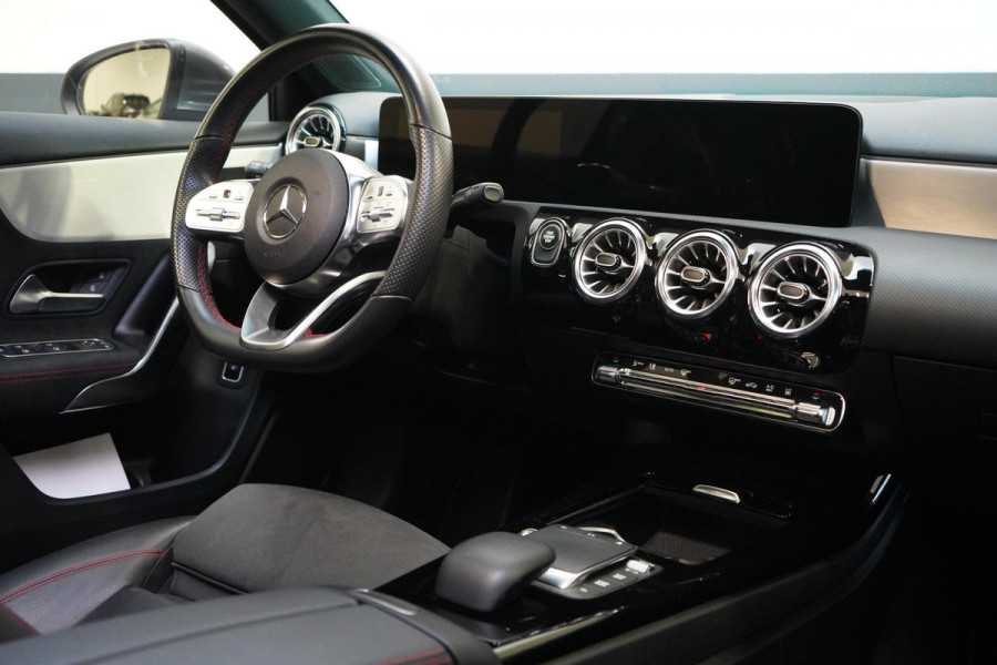 Mercedes-Benz A-Klasse 250 e AMG Line | Panoramadak | Sportstoelen | Navigatie | Sfeerverlichting