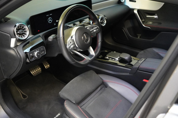Mercedes-Benz A-Klasse 250 e AMG Line | Panoramadak | Sportstoelen | Navigatie | Sfeerverlichting