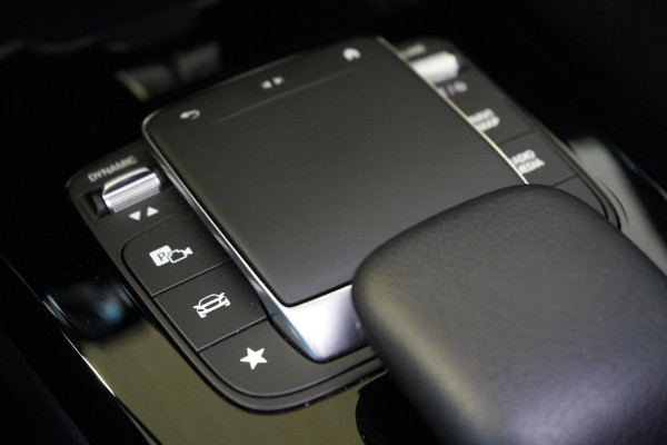 Mercedes-Benz A-Klasse 250 e AMG Line | Panoramadak | Sportstoelen | Navigatie | Sfeerverlichting