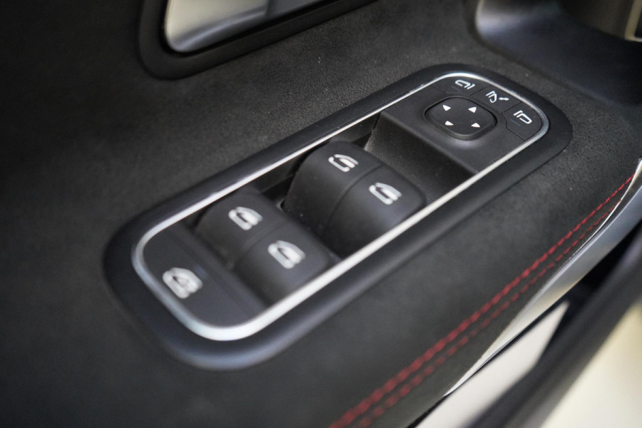 Mercedes-Benz A-Klasse 250 e AMG Line | Panoramadak | Sportstoelen | Navigatie | Sfeerverlichting
