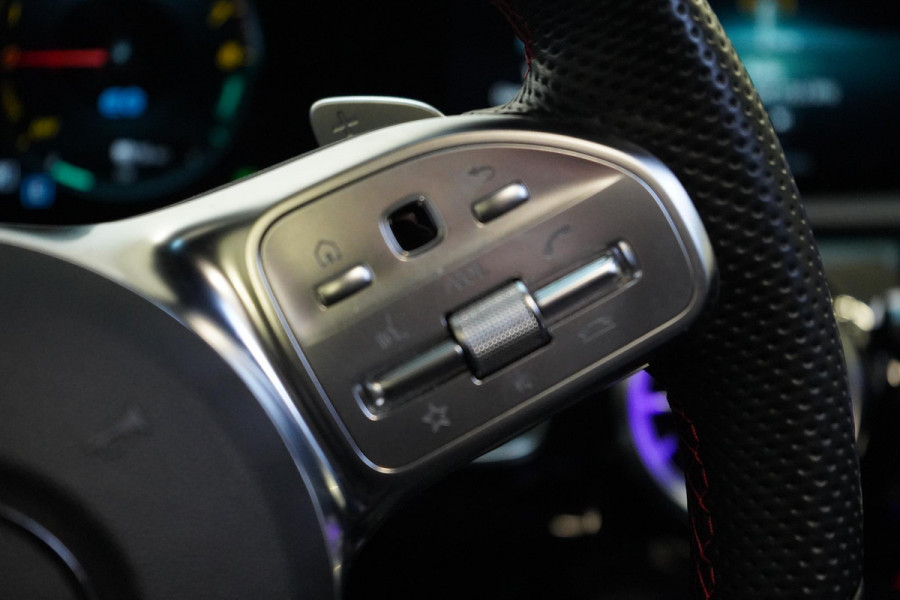 Mercedes-Benz A-Klasse 250 e AMG Line | Panoramadak | Sportstoelen | Navigatie | Sfeerverlichting
