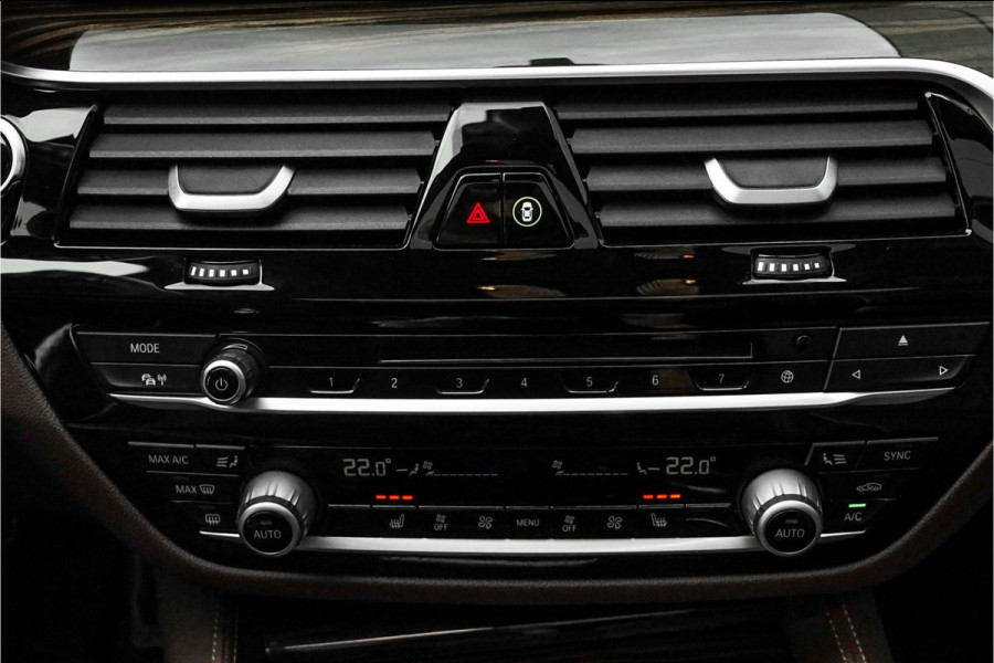 BMW 5 Serie Touring 530i High Ex M-Sport Pano HUD Camera Memory Seats